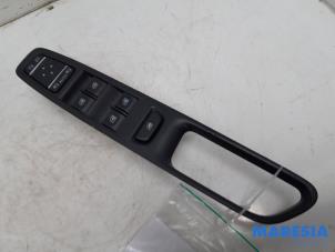 Gebruikte Schakelblok ruiten Renault Clio IV Estate/Grandtour (7R) 0.9 Energy TCE 90 12V Prijs € 35,00 Margeregeling aangeboden door Maresia Parts