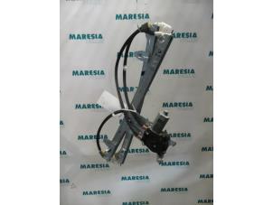 Gebruikte Ruitmechaniek 4Deurs rechts-voor Citroen Xsara Picasso (CH) 1.6 HDi 16V 110 Prijs € 19,99 Margeregeling aangeboden door Maresia Parts