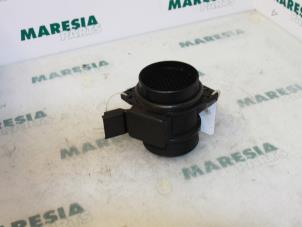 Gebruikte Luchthoeveelheidsmeter Peugeot 307 (3A/C/D) 2.0 HDi 110 FAP Prijs € 35,00 Margeregeling aangeboden door Maresia Parts