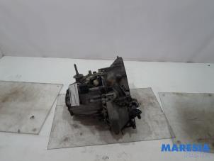 Gebruikte Versnellingsbak Peugeot 308 CC (4B) 2.0 HDiF 16V Prijs € 349,00 Margeregeling aangeboden door Maresia Parts