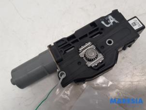 Gebruikte Schuifdak Motor Alfa Romeo Giulia (952) 2.0 T 16V Veloce Prijs € 105,00 Margeregeling aangeboden door Maresia Parts