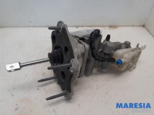 Gebruikte Hoofdremcilinder Renault Zoé (AG) R90 Prijs € 150,00 Margeregeling aangeboden door Maresia Parts