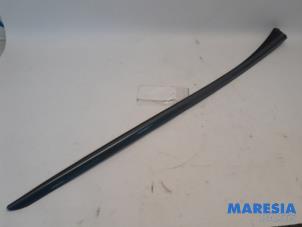 Gebruikte A-stijl Afdekkap rechts Peugeot 3008 I (0U/HU) 1.6 VTI 16V Prijs € 25,00 Margeregeling aangeboden door Maresia Parts