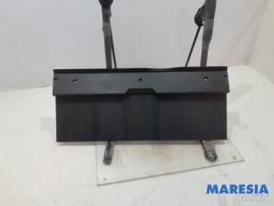 Gebruikte Bekleding bagageruimte Peugeot 3008 I (0U/HU) 1.6 VTI 16V Prijs € 39,00 Margeregeling aangeboden door Maresia Parts