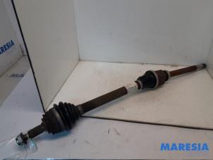 Gebruikte Homokineetas rechts-voor Citroen C4 Picasso (3D/3E) 1.6 16V THP 155 Prijs € 89,99 Margeregeling aangeboden door Maresia Parts