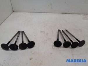 Gebruikte Inlaatklep Peugeot Boxer (U9) 3.0 HDi 160 Euro 4 Prijs € 48,40 Inclusief btw aangeboden door Maresia Parts