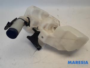 Gebruikte Ruitensproeiertank voor Fiat Ducato (250) 2.3 D 130 Multijet Prijs € 48,40 Inclusief btw aangeboden door Maresia Parts