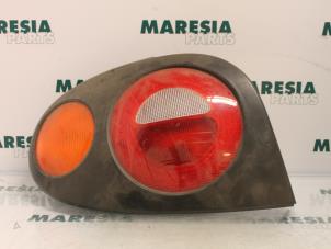 Gebruikte Achterlicht links Renault Megane Coupé (DA) 1.6i Prijs € 15,00 Margeregeling aangeboden door Maresia Parts