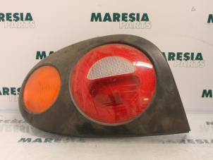 Gebruikte Achterlicht links Renault Megane Coupé (DA) 1.6i Prijs € 15,00 Margeregeling aangeboden door Maresia Parts