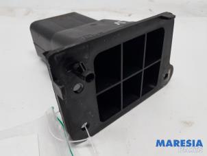 Gebruikte Bumperbalk voor Peugeot 3008 I (0U/HU) 1.6 VTI 16V Prijs € 15,00 Margeregeling aangeboden door Maresia Parts