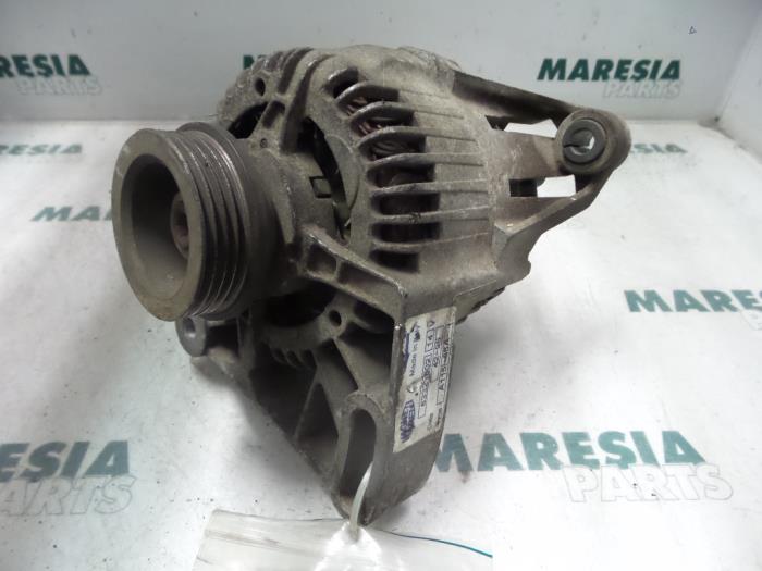 Gebruikte Dynamo Fiat Punto I (176) 60 1.2 i.e. Selecta Prijs € 35,00 Margeregeling aangeboden door Maresia Parts