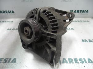 Gebruikte Dynamo Fiat Punto I (176) 60 S,SX 1.2 Fire SPI Prijs € 40,00 Margeregeling aangeboden door Maresia Parts