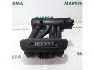 Gebruikte Inlaatspruitstuk Renault Clio II (BB/CB) 1.2 Prijs € 30,00 Margeregeling aangeboden door Maresia Parts