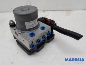 Gebruikte ABS Pomp Opel Karl 1.0 12V Prijs € 85,00 Margeregeling aangeboden door Maresia Parts