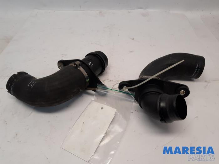 Gebruikte Intercooler Buis Alfa Romeo Giulietta (940) 1.4 TB 16V Prijs € 29,99 Margeregeling aangeboden door Maresia Parts