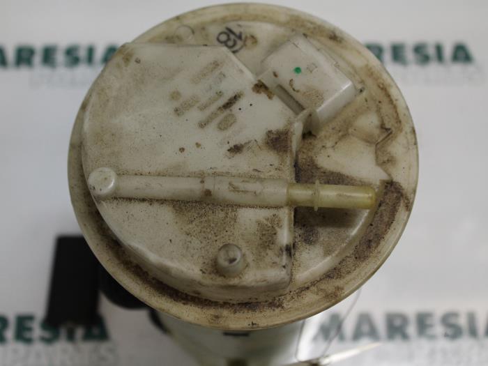 Gebruikte Tank element Pomp Fiat Stilo (192A/B) 1.6 16V 3-Drs. Prijs € 20,00 Margeregeling aangeboden door Maresia Parts