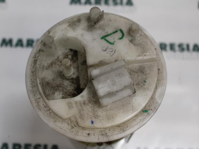 Gebruikte Tank element Pomp Fiat Stilo (192A/B) 1.6 16V 3-Drs. Prijs € 20,00 Margeregeling aangeboden door Maresia Parts