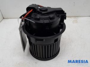 Gebruikte Kachel Ventilatiemotor Peugeot 208 I (CA/CC/CK/CL) 1.2 12V e-THP PureTech 110 Prijs € 24,95 Margeregeling aangeboden door Maresia Parts