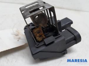 Gebruikte Koelvinweerstand Peugeot 208 I (CA/CC/CK/CL) 1.2 12V e-THP PureTech 110 Prijs € 20,00 Margeregeling aangeboden door Maresia Parts