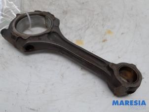 Gebruikte Drijfstang Renault Laguna III Estate (KT) 2.0 Turbo 16V GT Prijs € 29,99 Margeregeling aangeboden door Maresia Parts