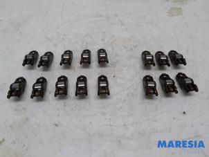 Gebruikte Tuimelaar Renault Laguna III Estate (KT) 2.0 Turbo 16V GT Prijs € 30,00 Margeregeling aangeboden door Maresia Parts