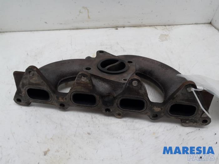 Gebruikte Spruitstuk Uitlaat Renault Laguna III Estate (KT) 2.0 Turbo 16V GT Prijs € 75,00 Margeregeling aangeboden door Maresia Parts