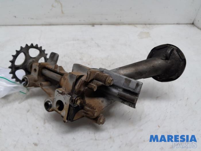 Gebruikte Oliepomp Renault Laguna III Estate (KT) 2.0 Turbo 16V GT Prijs € 60,00 Margeregeling aangeboden door Maresia Parts