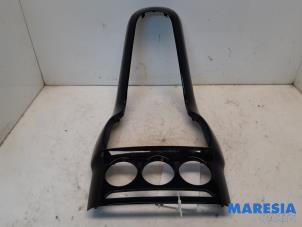 Gebruikte Dashboard sierlijst Citroen DS3 (SA) 1.6 e-HDi Prijs € 100,00 Margeregeling aangeboden door Maresia Parts