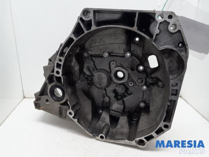 Gebruikte Versnellingsbakhuis Renault Clio IV Estate/Grandtour (7R) 0.9 Energy TCE 90 12V Prijs € 50,00 Margeregeling aangeboden door Maresia Parts