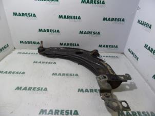 Gebruikte Draagarm onder links-voor Fiat Strada (178/278) 1.9 JTD Prijs € 45,00 Margeregeling aangeboden door Maresia Parts
