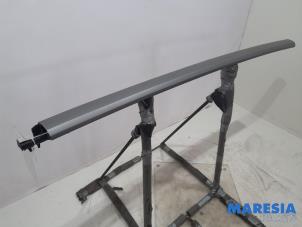 Gebruikte Daklijst links Citroen C4 Grand Picasso (3A) 1.6 BlueHDI 115 Prijs € 65,00 Margeregeling aangeboden door Maresia Parts