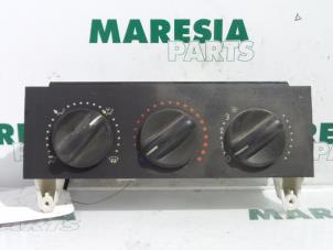 Gebruikte Chaufage Bedieningspaneel Renault Kangoo Express (FC) 1.9 D 65 Prijs € 24,20 Inclusief btw aangeboden door Maresia Parts