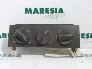 Gebruikte Chaufage Bedieningspaneel Renault Kangoo Express (FC) 1.9 D 65 Prijs € 20,00 Margeregeling aangeboden door Maresia Parts