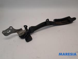 Gebruikte Frontdeel steun Peugeot 508 SW (8E/8U) 1.6 THP 16V Prijs € 35,00 Margeregeling aangeboden door Maresia Parts