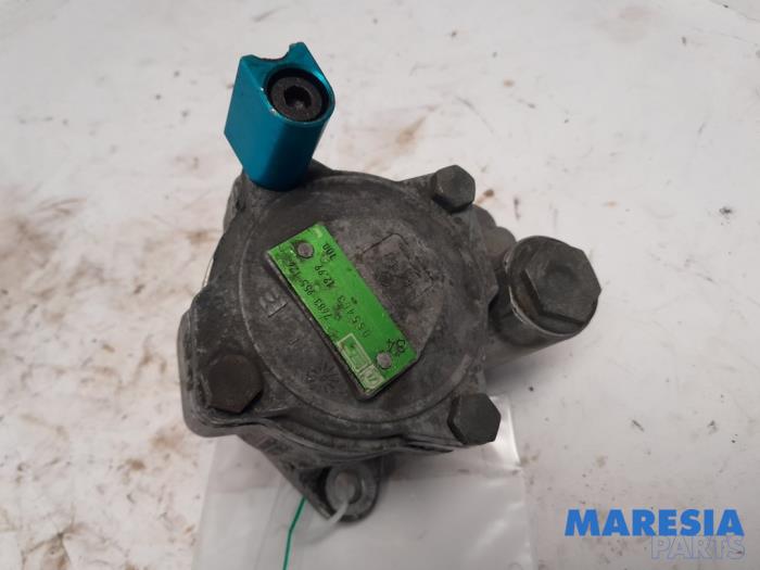 Stuurbekrachtiging Pomp van een Iveco New Daily III 40C13 2000