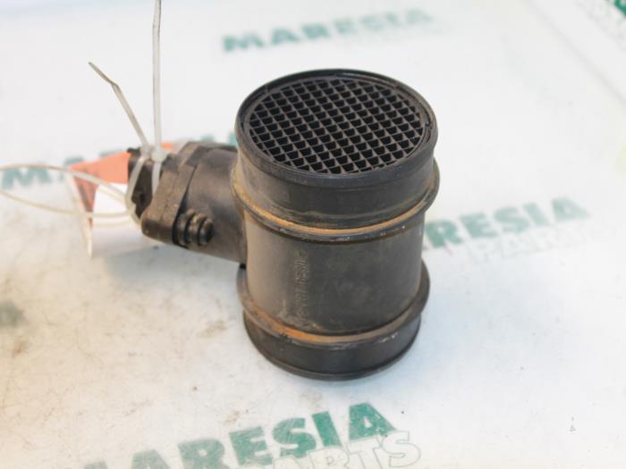 Gebruikte Luchthoeveelheidsmeter Fiat Punto II (188) 1.9 JTD 85 Prijs € 35,00 Margeregeling aangeboden door Maresia Parts