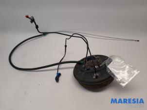 Gebruikte Remtrommel achter Citroen C4 Cactus (0B/0P) 1.6 Blue Hdi 100 Prijs € 75,00 Margeregeling aangeboden door Maresia Parts