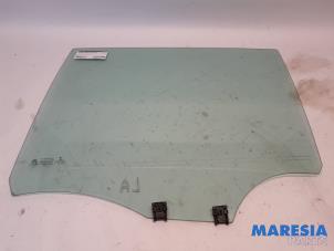 Gebruikte Deurruit 4Deurs links-achter Citroen C4 Grand Picasso (3A) 1.6 16V VTi 120 Prijs € 35,00 Margeregeling aangeboden door Maresia Parts