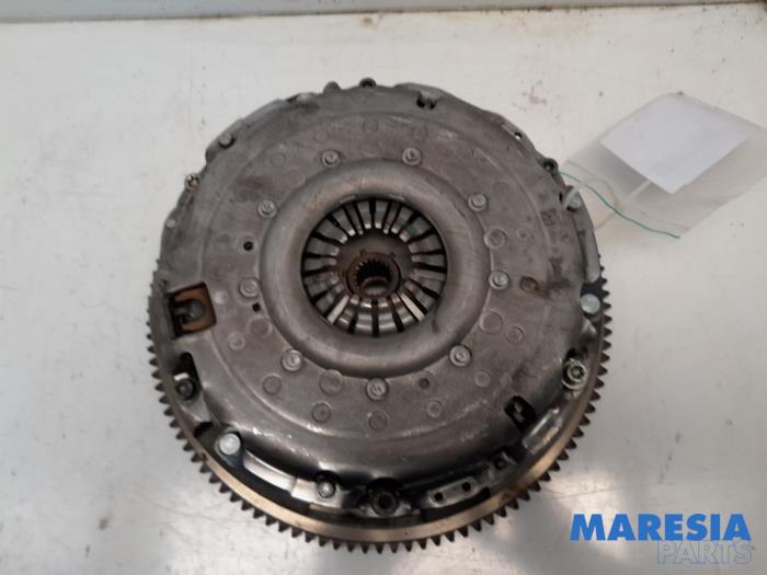 Gebruikte Dubbele massa vliegwiel Fiat Ducato (250) 2.3 D 130 Multijet Prijs € 272,24 Inclusief btw aangeboden door Maresia Parts