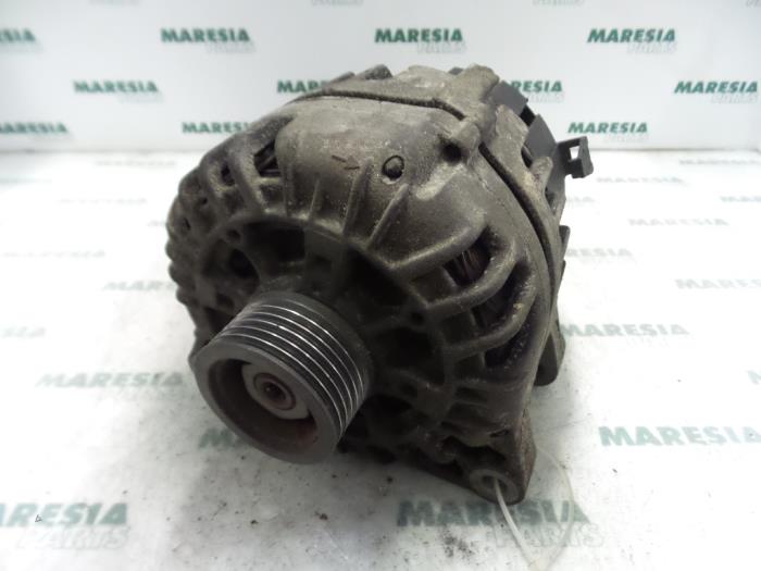 Gebruikte Dynamo Renault Espace (JE) 3.0 V6 24V Grand Espace Prijs € 39,99 Margeregeling aangeboden door Maresia Parts