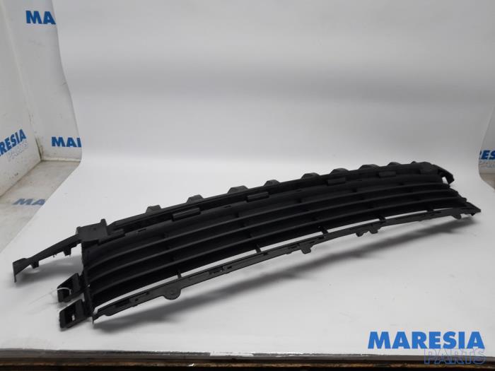 Grille van een Fiat Talento 2.0 EcoJet BiTurbo 145 2020