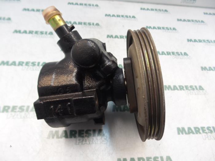 Gebruikte Pomp Servo Fiat Punto I (176) 75,Selecta 1.2 Fire MPI Prijs € 40,00 Margeregeling aangeboden door Maresia Parts