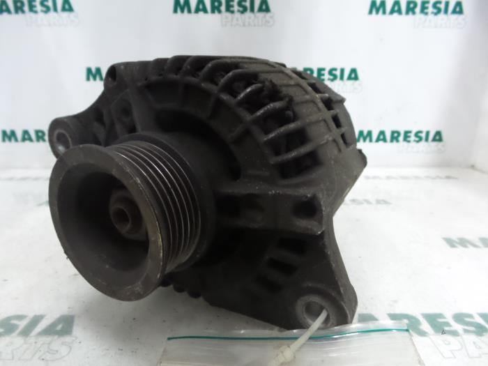 Gebruikte Dynamo Fiat Marea Weekend (185BX/CX) 2.4 Tds 125 HLX Prijs € 40,00 Margeregeling aangeboden door Maresia Parts