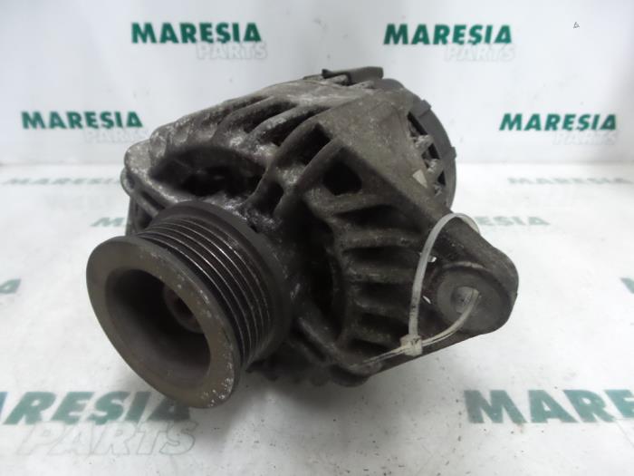 Gebruikte Dynamo Fiat Marea Weekend (185BX/CX) 1.8 ELX 16V Prijs € 40,00 Margeregeling aangeboden door Maresia Parts