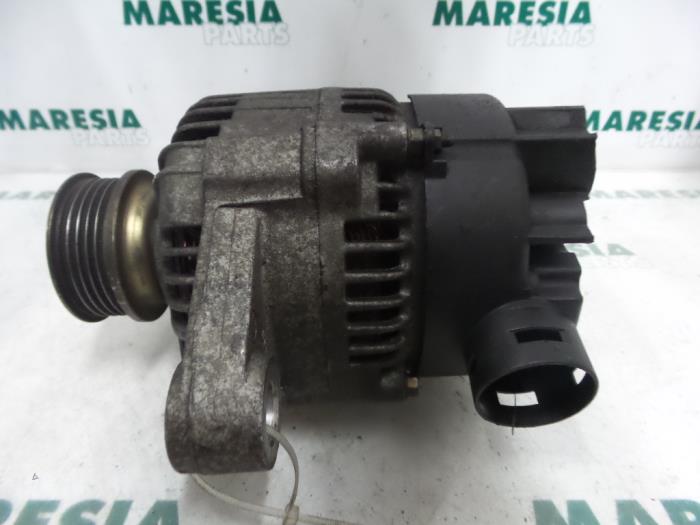 Dynamo van een Fiat Marea (185AX) 1.6 SX,ELX 16V 1997