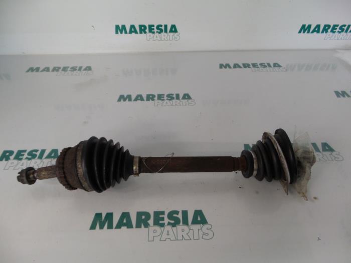 Gebruikte Steekas links-voor Renault Safrane II 2.2 dT RTE,RXE 12V Prijs € 35,00 Margeregeling aangeboden door Maresia Parts