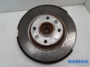 Gebruikte Fusee rechts-achter Citroen C4 Berline (BA/BB/BC) ë-C4 50 kWh Prijs € 105,00 Margeregeling aangeboden door Maresia Parts