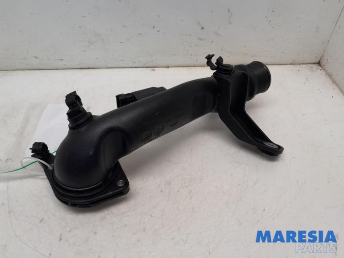Gebruikte Intercooler Buis Fiat Panda (312) 0.9 TwinAir Turbo 85 Prijs € 40,00 Margeregeling aangeboden door Maresia Parts