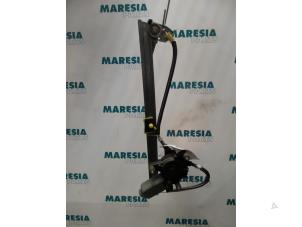 Gebruikte Ruitmechaniek 4Deurs rechts-voor Renault Megane (BA) 2.0i ,Autom. Prijs € 19,99 Margeregeling aangeboden door Maresia Parts