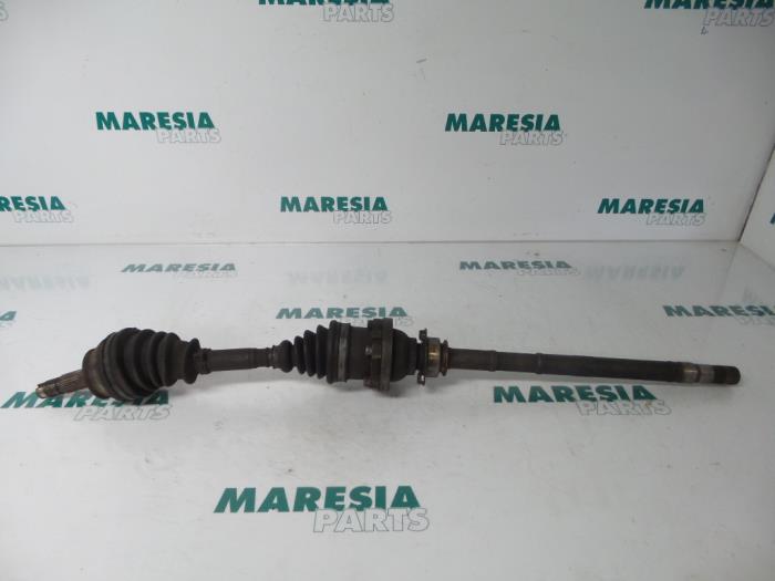 Gebruikte Steekas rechts-voor Fiat Bravo (182A) 1.9 TDS SX,ELX 100 Prijs € 50,00 Margeregeling aangeboden door Maresia Parts
